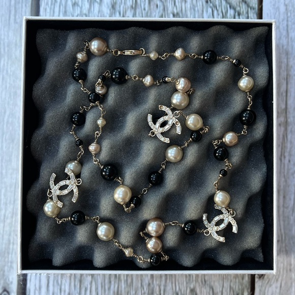Chanel Necklace - Picture 1 of 9